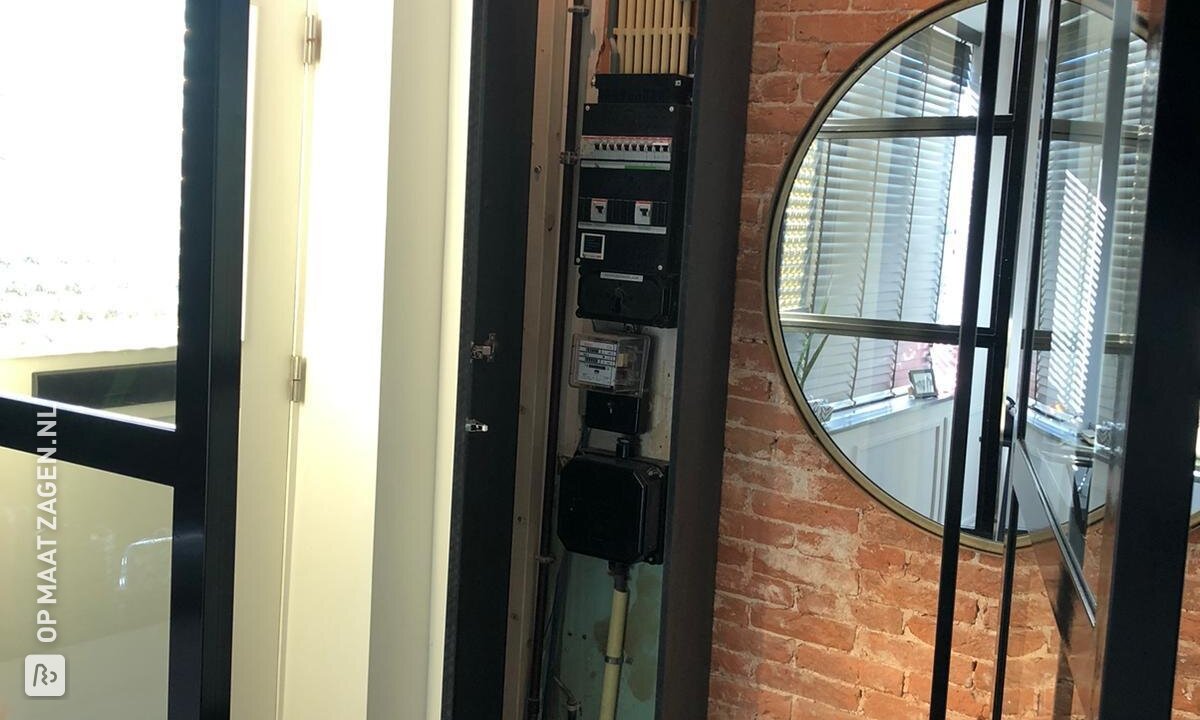 Doe het zelf: meterkast ombouw van MDF zwart V313, door Marvin