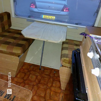 Underlayment tafeltje voor in de caravan, door Berteld