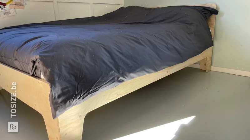 Twijfelaar bed in underlayment uitgevoerd, door Joos