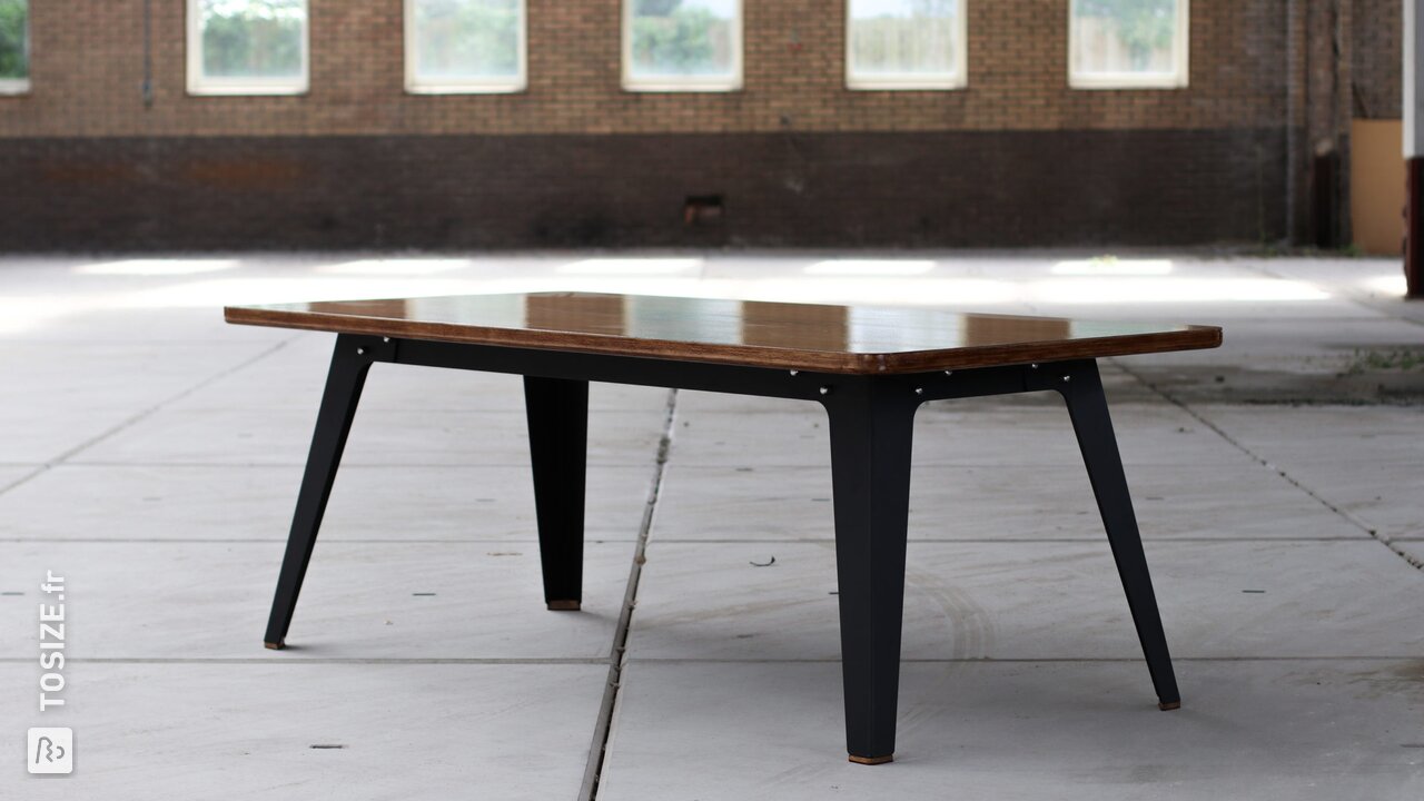 Plateau de table solide et pratique fabriqué sur mesure, par Wouter