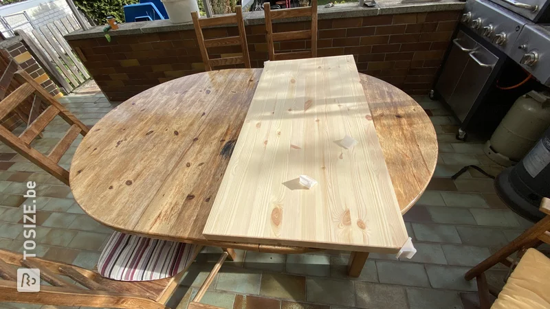 Extension of an existing table with a custom-made sawn timber top from Daniel