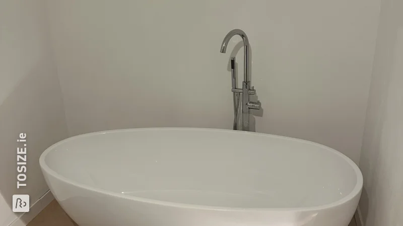 Install an en suite bath on an okoume waterproof plate, by Nick