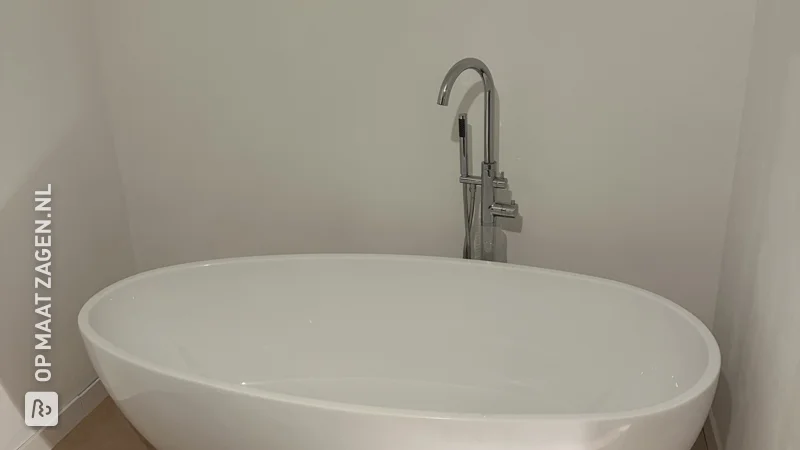 Install an en suite bath on an okoume waterproof plate, by Nick