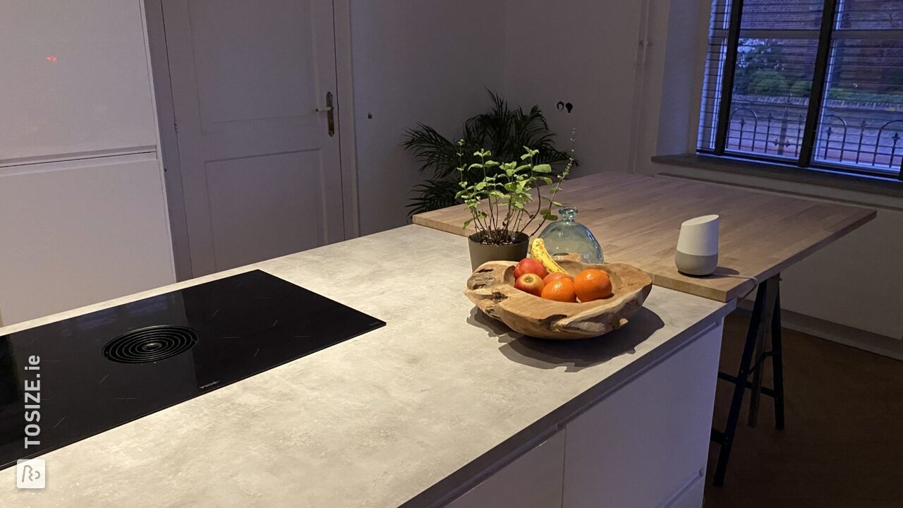 Extend the cooking island with a bar top, by Koen