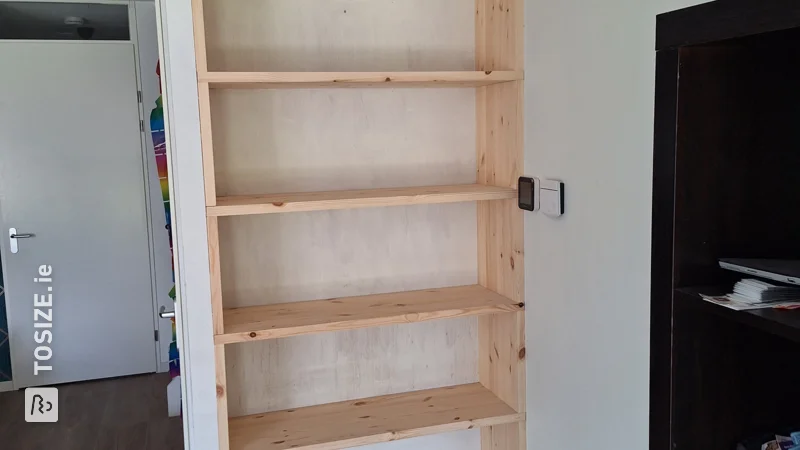 A sturdy custom bookcase made of pine carpentry panel, by Roelof
