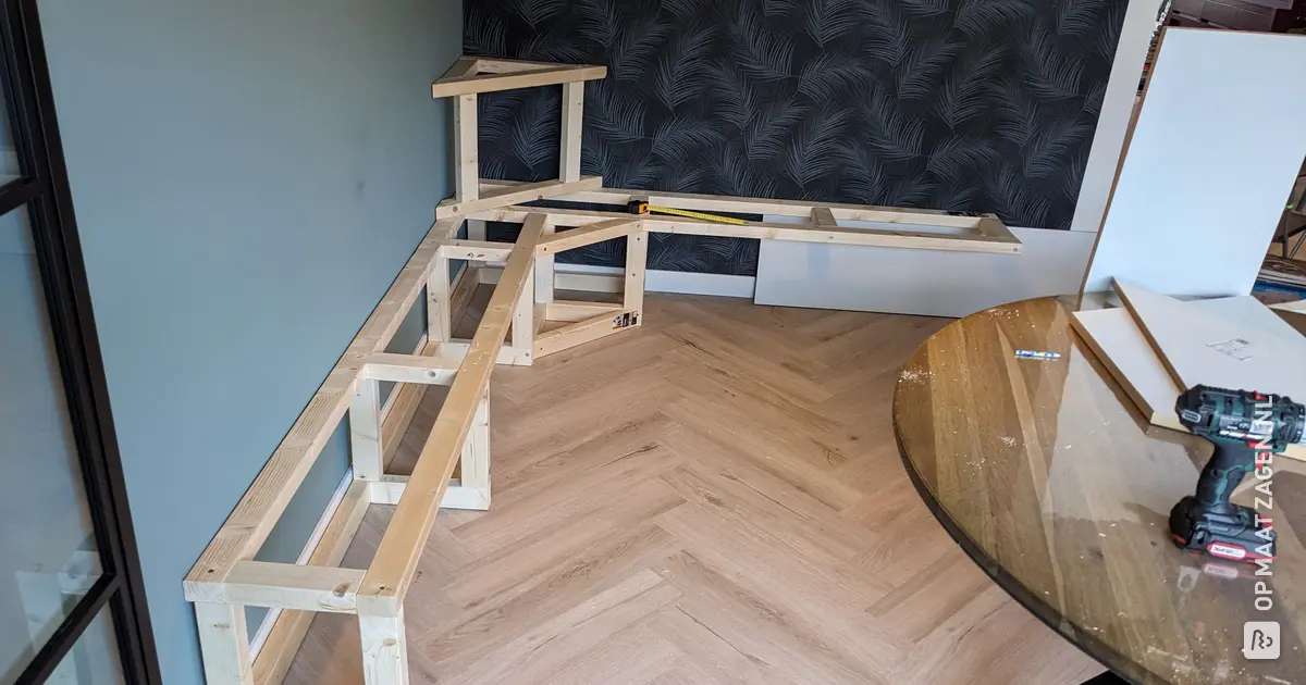 Homemade corner sofa in the dining area from custom-sawn MDF lacquer ...