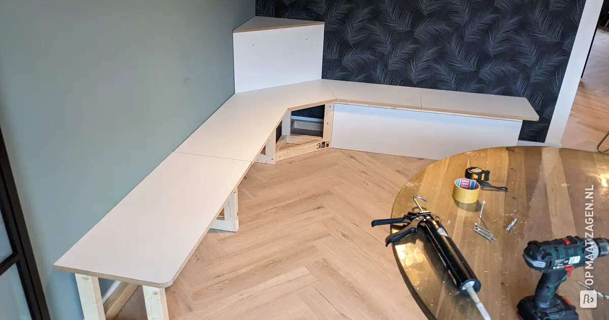 Homemade corner sofa in the dining area from custom-sawn MDF lacquer ...