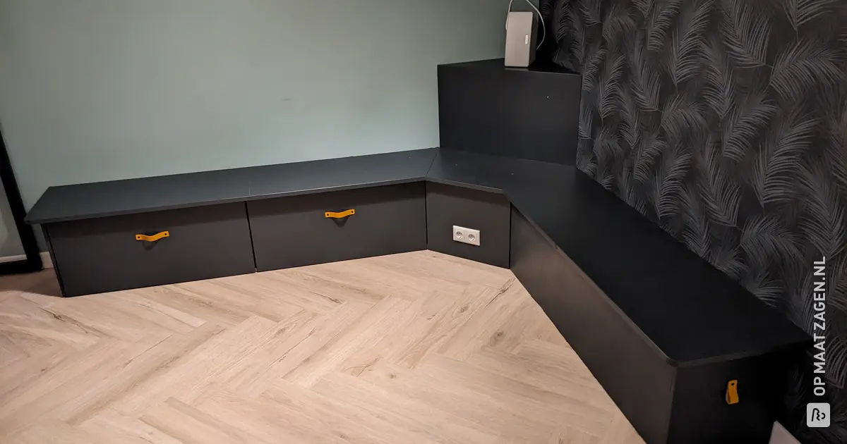 Homemade corner sofa in the dining area from custom-sawn MDF lacquer ...