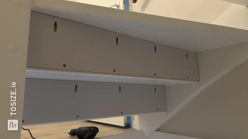 Close an open staircase yourself with custom-sawn MDF primed, by Anas