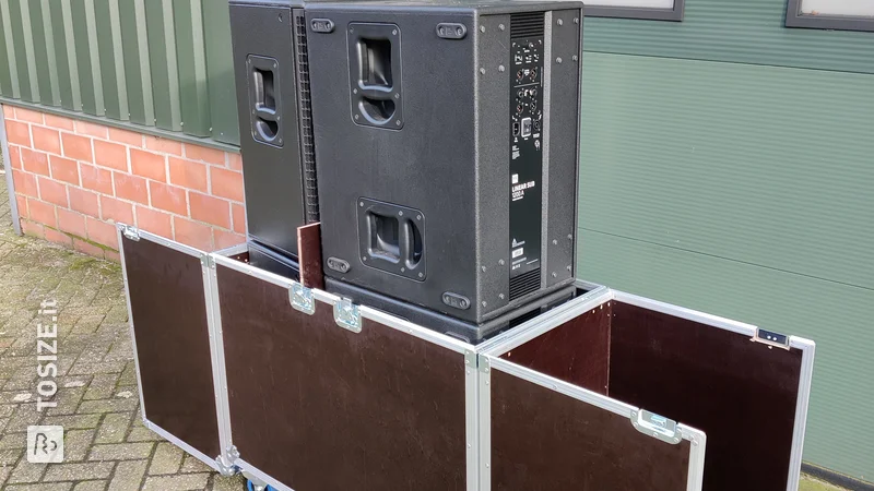 A rock-solid homemade flight case for transporting a speaker set, by Kees