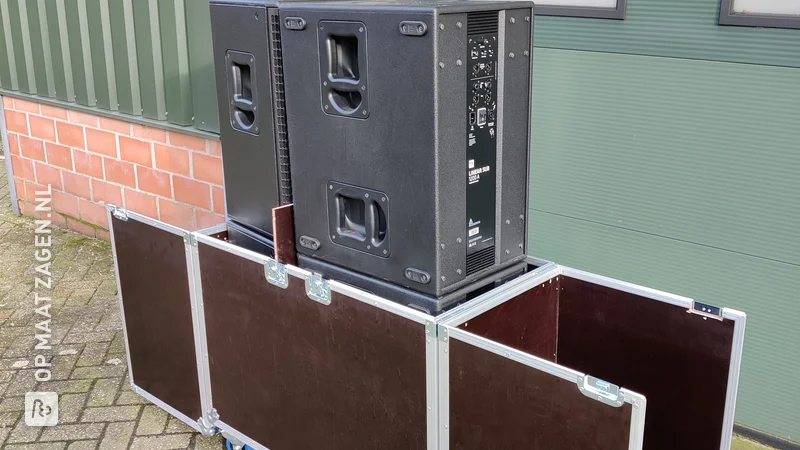 Een oerdegelijke zelfgemaakte flightcase voor transport speakerset, door Kees