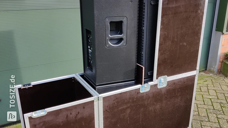 Ein grundsolides selbstgebautes Flightcase für den Transport eines Lautsprechersets von Kees