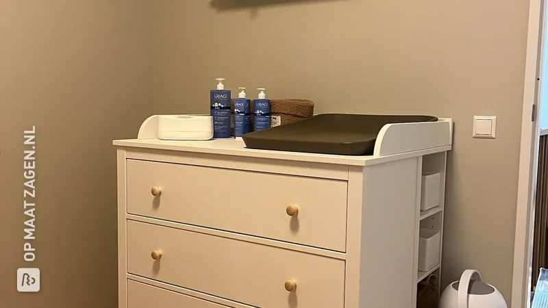 Chest of drawers transformed into a chest of drawers with custom-sawn MDF, by Stephanie