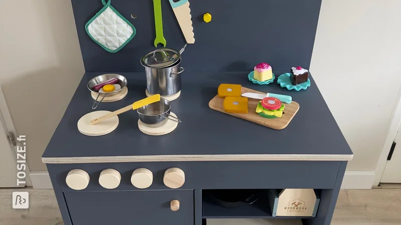 Kitchen / workbench for children from Multiplex Interieur Populier, by Steven