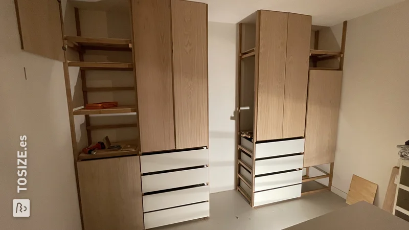 Un armario minimalista casero fabricado en roble, de Elmar