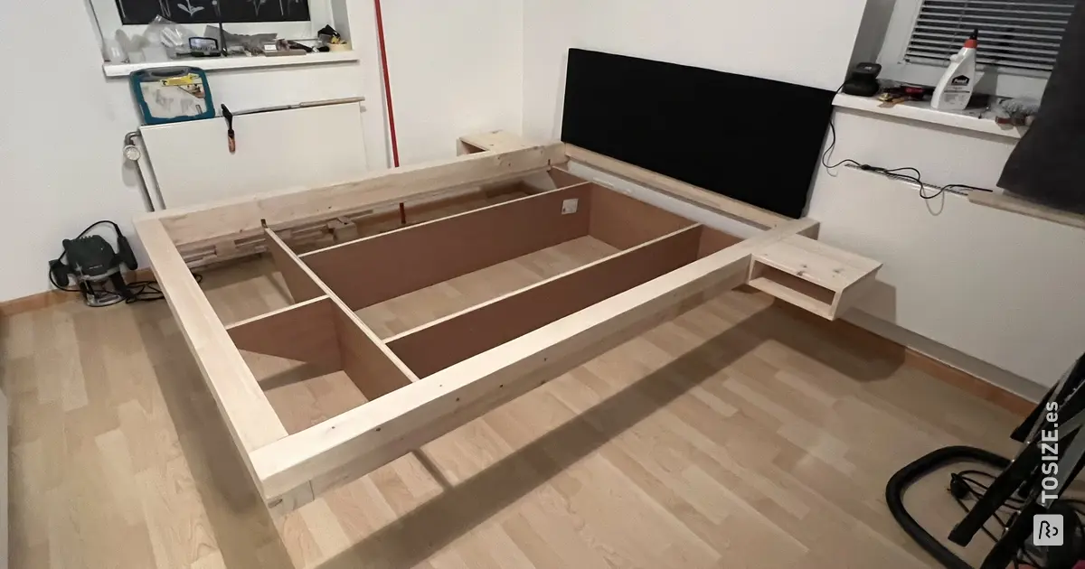 Self-made floating bed made of glued wood panels by Markus | TOSIZE.es