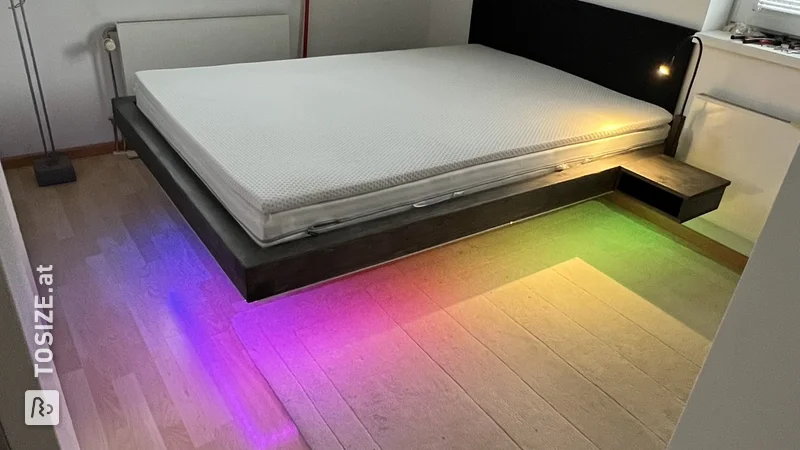 Schwebendes Bett aus Leimholzplatten von Markus