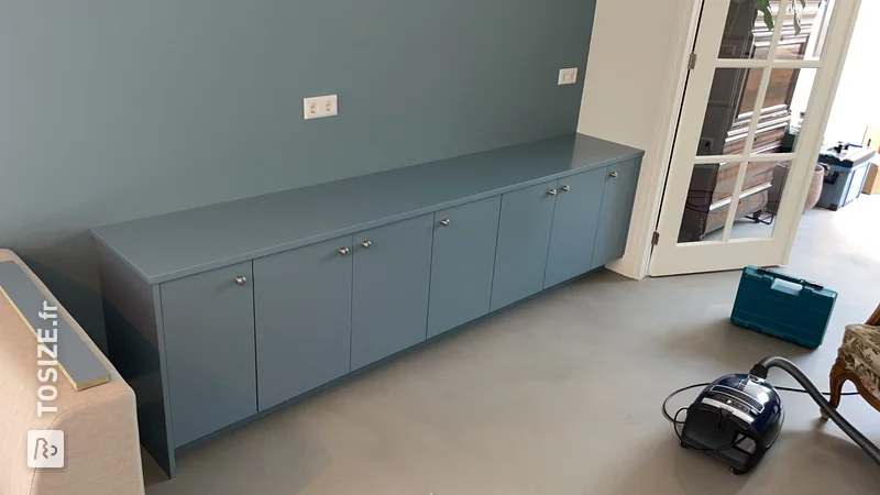 Une conversion faite maison en MDF sur mesure pour une armoire Ikea, par Job