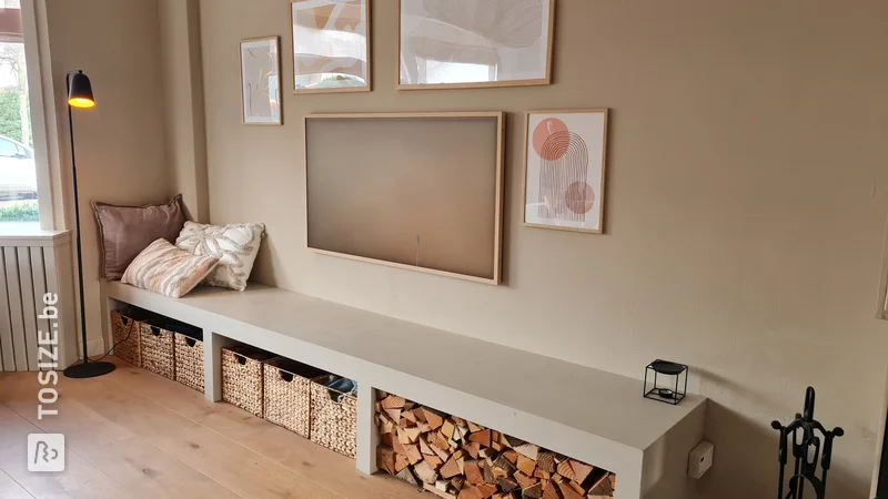 Meuble TV fait maison en panneau de bois de pin, par Marijn