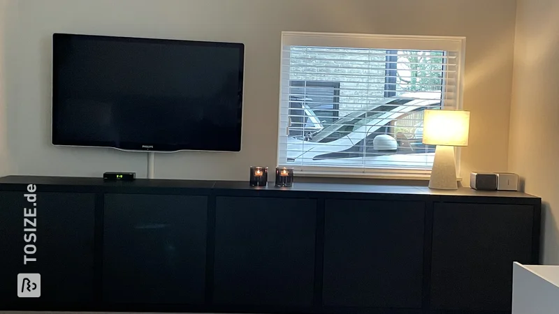 TV-Schrank aus Möbelpaneel aus schwarzer Eiche mit TOSIZE-Möbeln von Jacqueline
