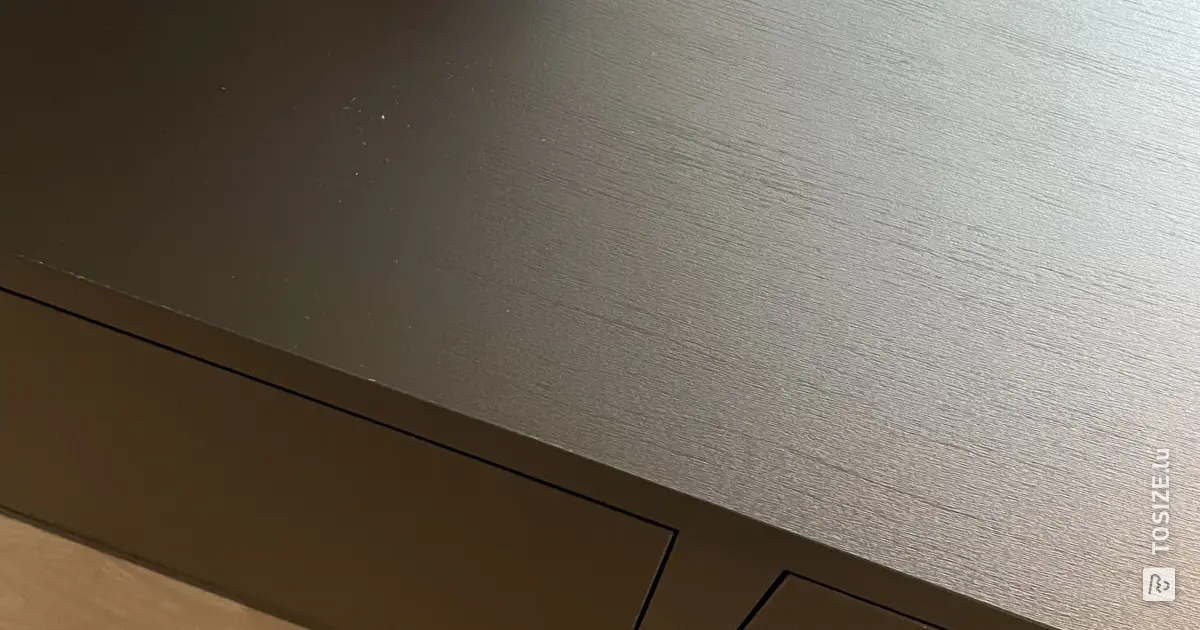 Maßgeschneiderter TV-Schrank aus Möbelpaneel aus schwarzer Eiche mit ...