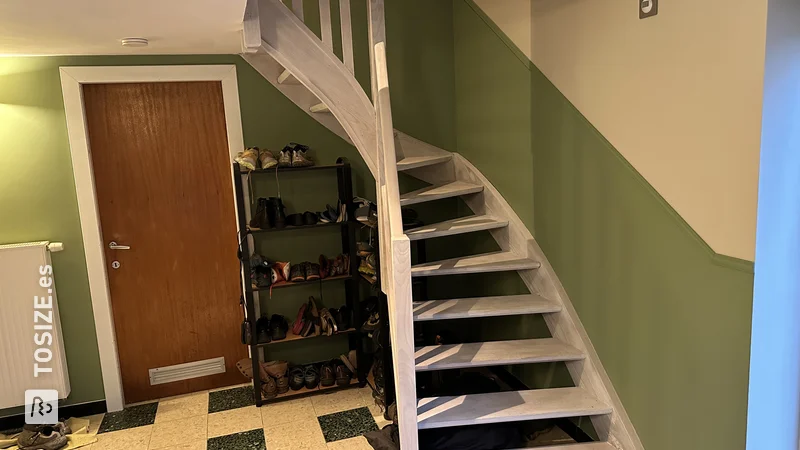 Shoe cupboard under stairs, by Jan