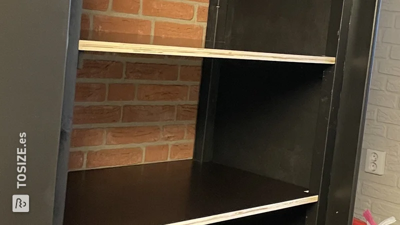 Nuevas estanterías para armarios de pared existentes, de Ben