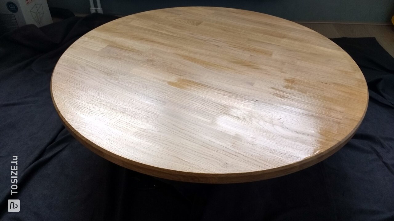 Remplacement du plateau d'une table basse par un plateau en chêne fabriqué sur mesure, par Carolien