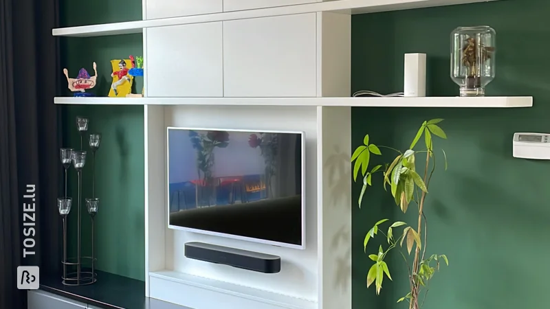 Meuble TV personnalisé avec armoires IKEA, par Victor