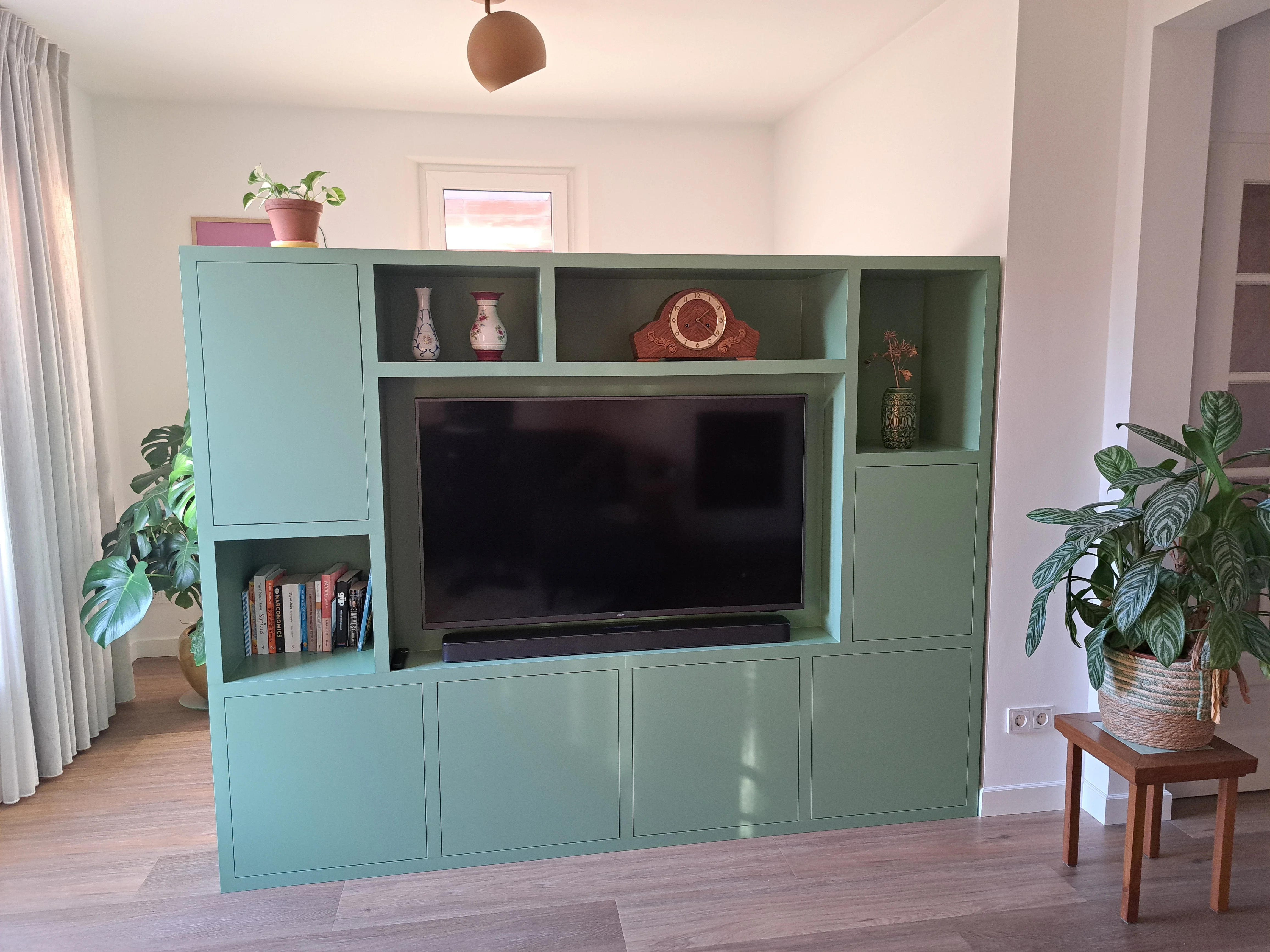 La paroi arrière d'une armoire TOSIZE Furniture | TOSIZE.fr