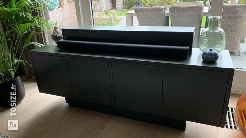 Realizing a sprayed TV cabinet with lift, by Olaf