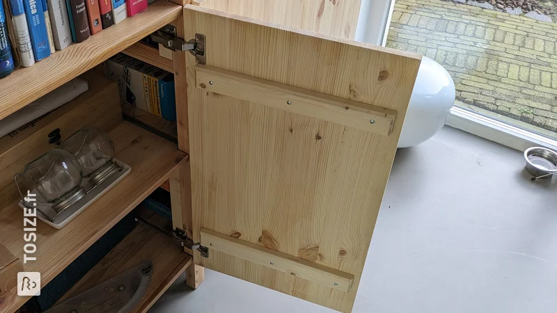 Portes d'armoires pour IKEA Ivar en panneau de bois de pin, par Roel