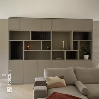 DIY Shelving unit in the color 'Rolling Fog Dark' for the living room, by Quinten