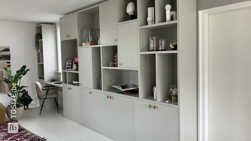 Chic shelving unit and home office in one, by Marjolijn (@thesinglemama)
