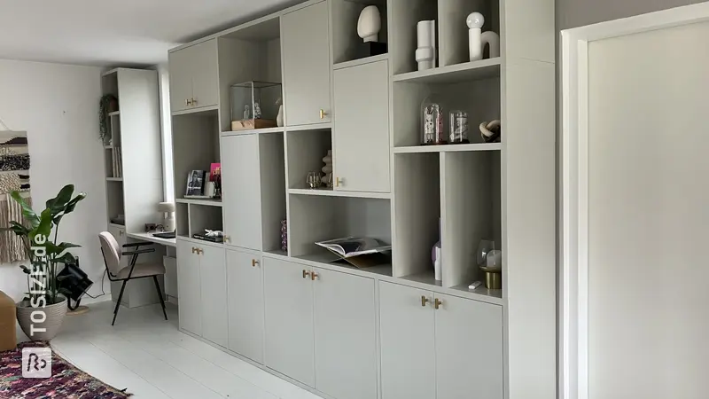 Chic shelving unit and home office in one, by Marjolijn (@thesinglemama)