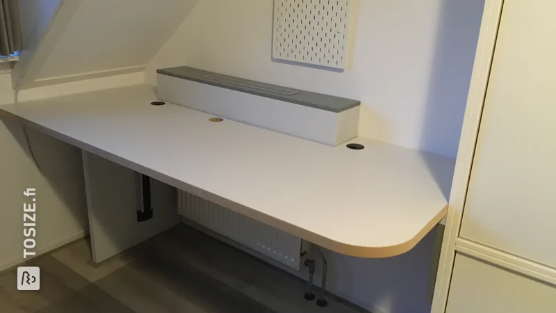 Teenage desk made of custom-sawn MDF, by Jordy