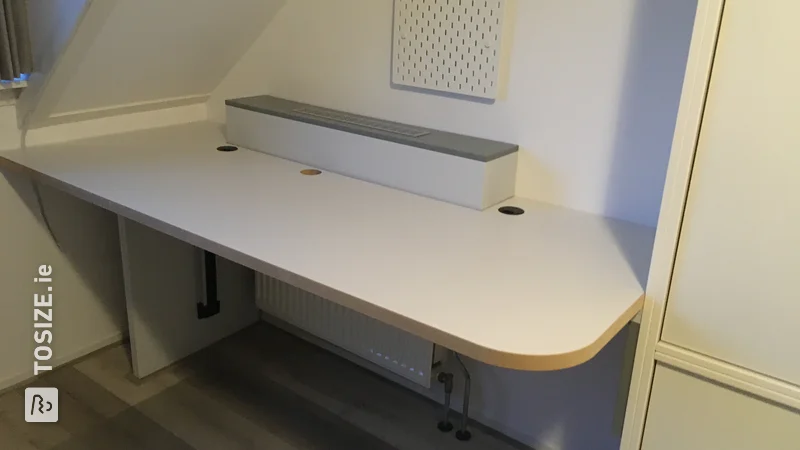 Teenage desk made of custom-sawn MDF, by Jordy