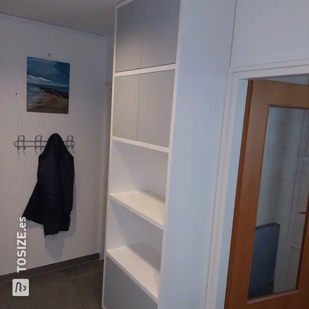 White shoe cabinet with doors and shelves