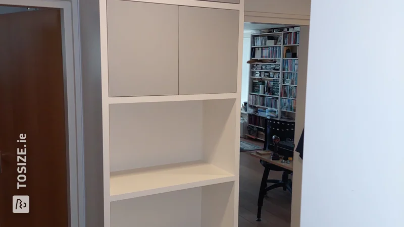 Hallway cupboard from floor to ceiling with TOSIZE Furniture, by Gerrit