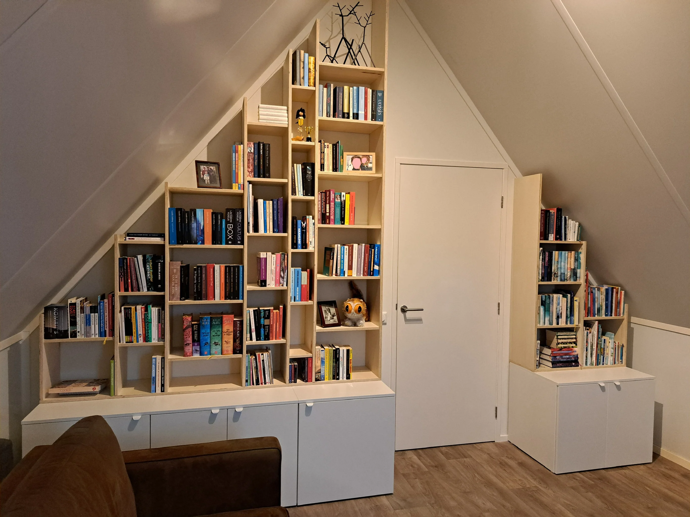 Bücherregal