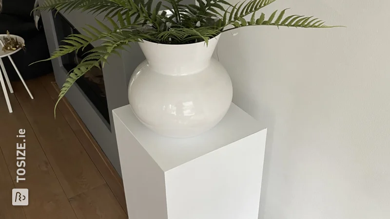 DIY elegant living room column from MDF, by Martijn