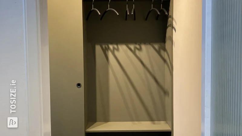 Make a stylish shallow hallway cupboard and shoe cupboard as a coat rack, by Jelmer