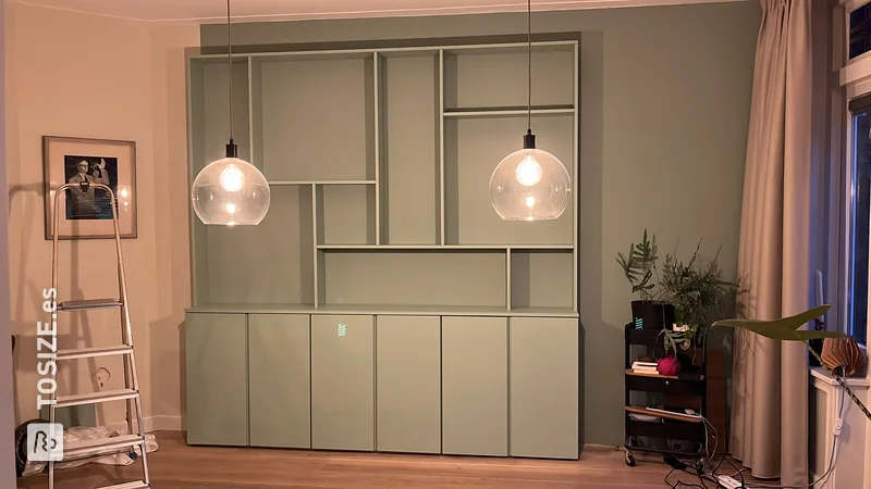 DIY aquamarine cupboard transformation in the living room, by Noor