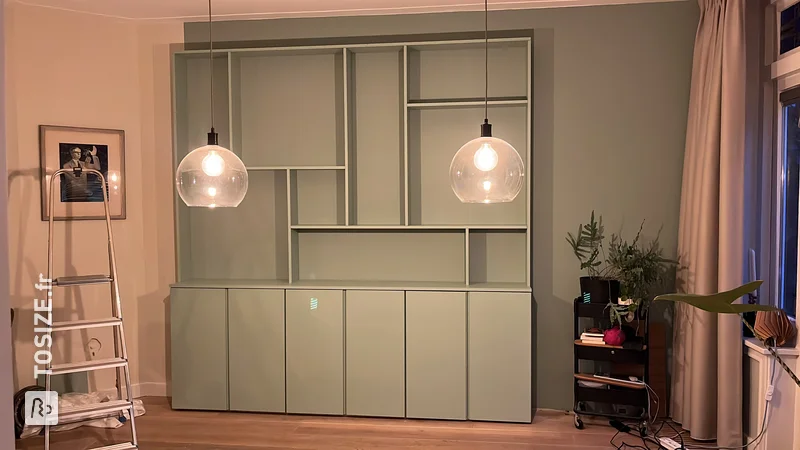 DIY aquamarine cupboard transformation in the living room, by Noor