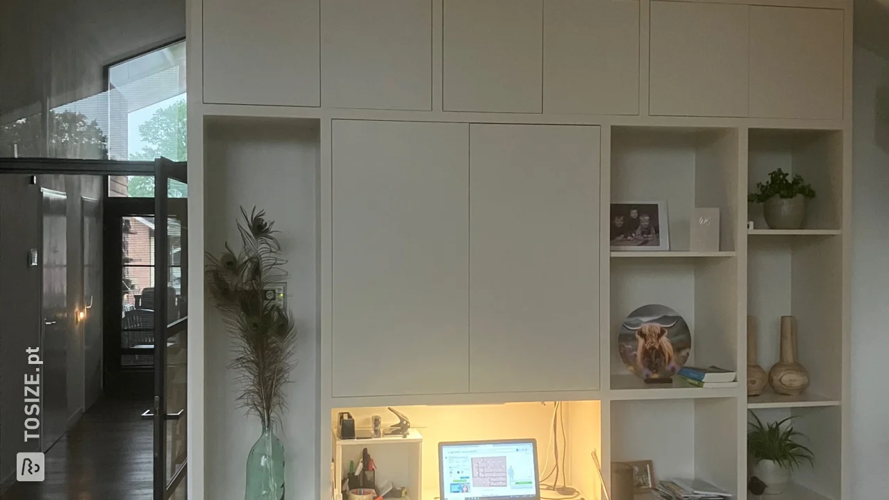 Custom-made living room cupboard and desk under sloping ceiling, by Henry