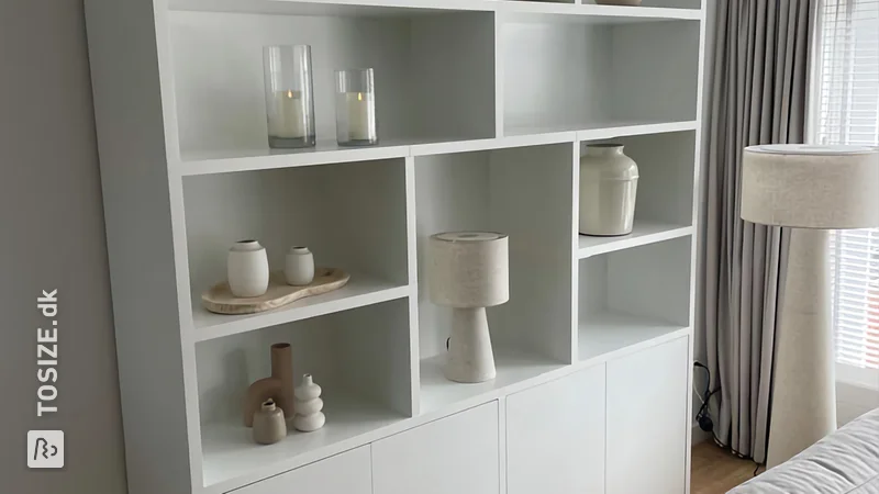 DIY Shelving unit in white satin gloss for the living room, by Ronald