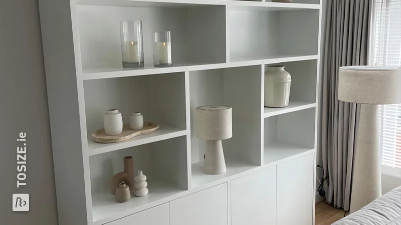 DIY Shelving unit in white satin gloss for the living room, by Ronald