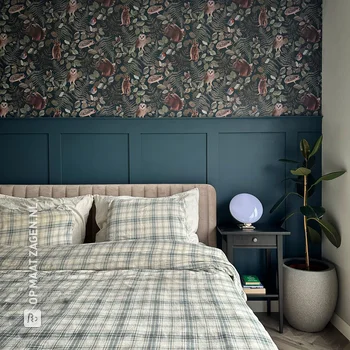 Maak een stijlvolle slaapkamer met board and batten accentmuur in het blauw, door Lauren