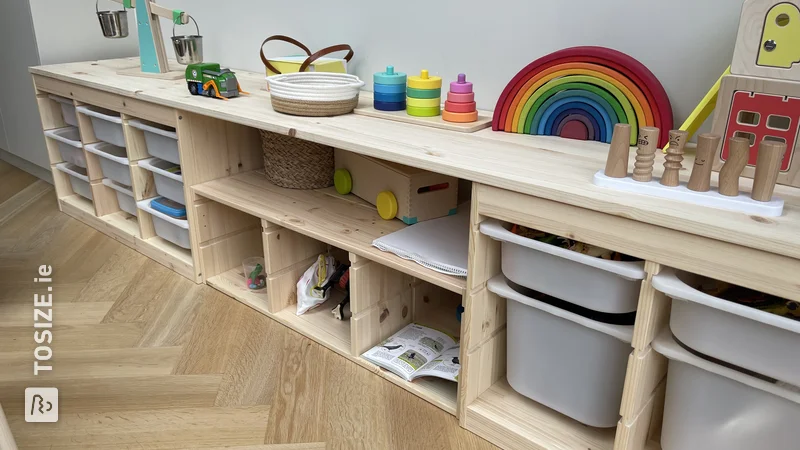 Create a play corner in the living room with a DIY kids' desk, by Maarten