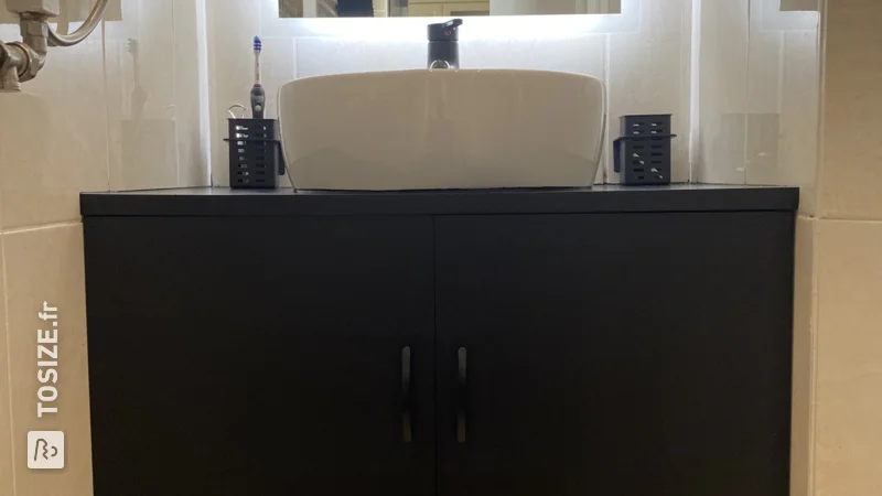 Meuble de salle de bain noir en MDF Noir résistant à l'humidité, par Marit